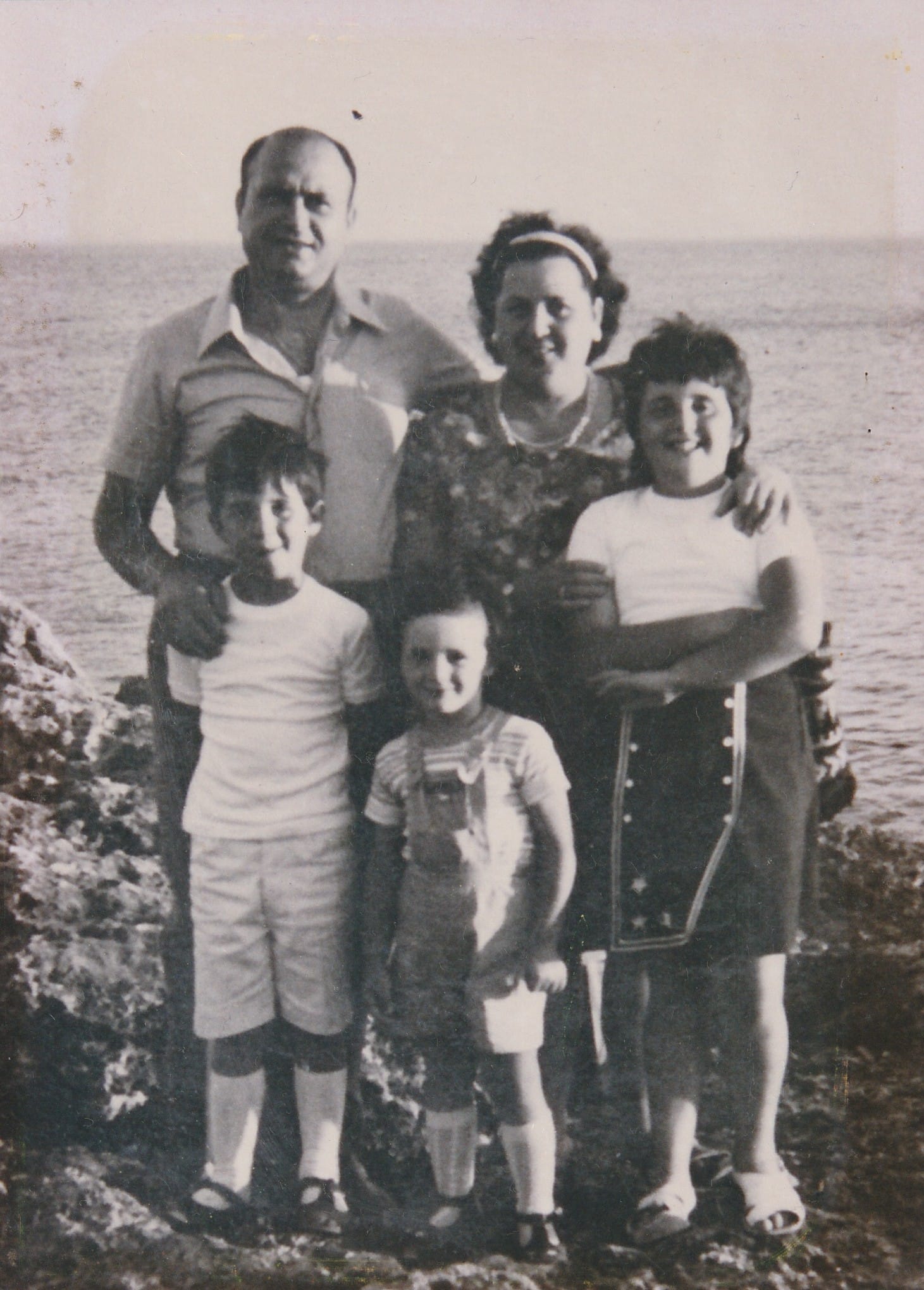 La famiglia al completo sugli scogli, 1971-1972